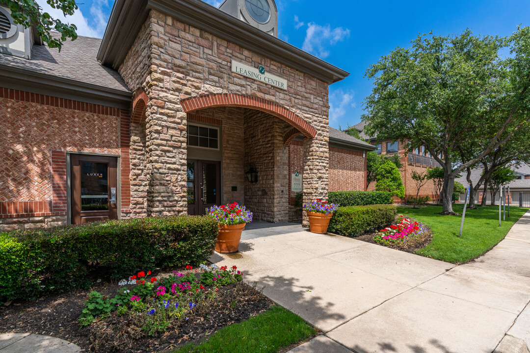 Oaks Riverchase Apartments in Coppell, TX - Building Photo