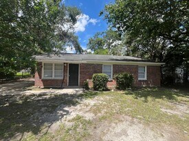 802 Stillwater Dr in Valdosta, GA - Building Photo