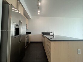 79 SW 12th St, Unit 2808 in Miami, FL - Building Photo