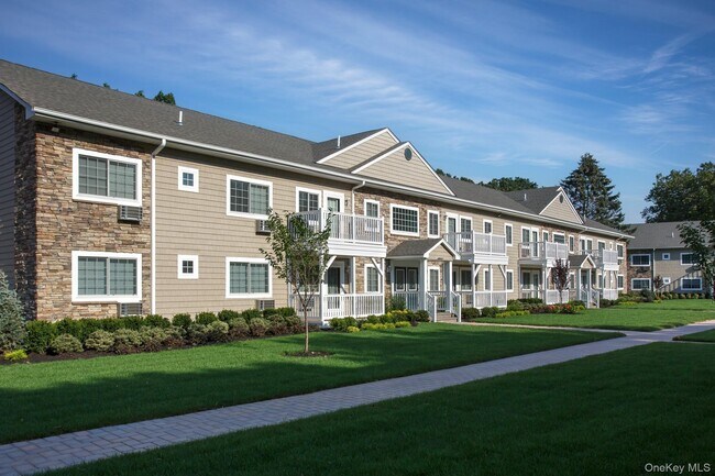 206a Jefferson Ave in Saint James, NY - Building Photo - Building Photo