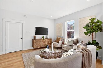 439 W 9th St in Dallas, TX - Building Photo - Building Photo