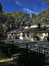 20 Seaside Dr in Port Jefferson, NY - Building Photo - Building Photo