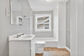 4143 W Market St in Louisville, KY - Building Photo - Building Photo