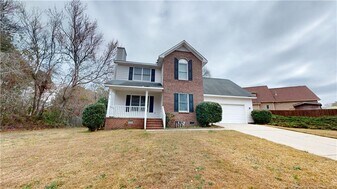 2561 Lull Water Dr in Fayetteville, NC - Building Photo