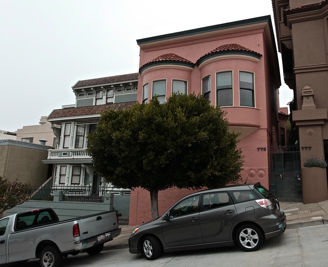 775 Noe/8 Rayburn in San Francisco, CA - Foto de edificio - Building Photo