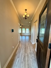 220 Yorktown Ave in Clute, TX - Foto de edificio - Building Photo