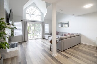 1843 W White Oak St in Arlington Heights, IL - Building Photo - Building Photo