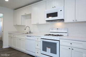 1740 Redondo Ave in Long Beach, CA - Building Photo - Building Photo