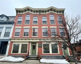 122 E Main St in Waterville, NY - Building Photo