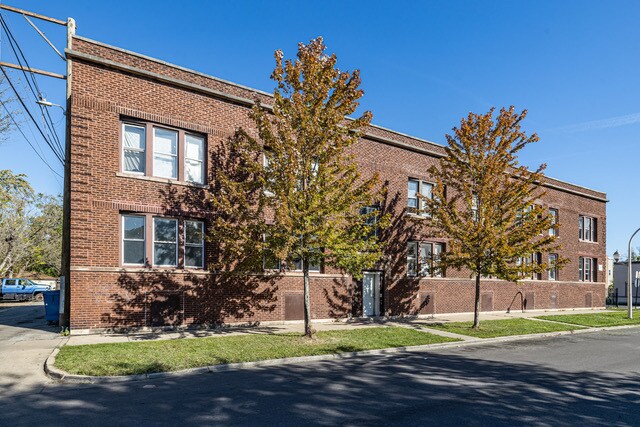 1840 W 65th St in Chicago, IL - Building Photo