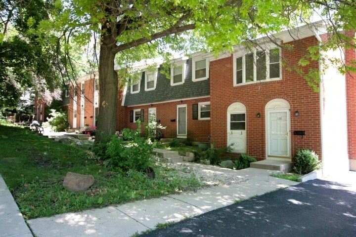138-152 N Huffman St in Naperville, IL - Building Photo