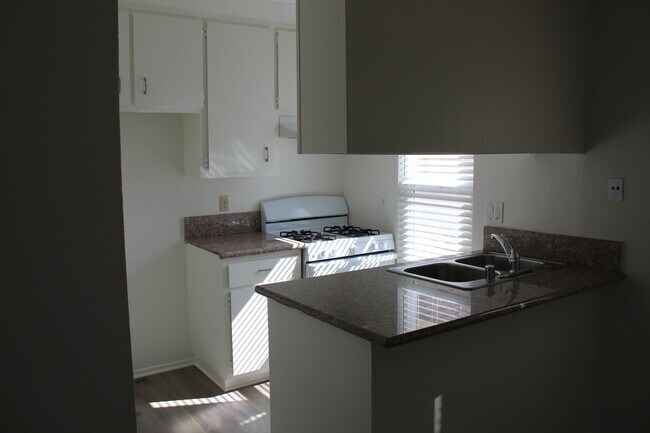 2653 Phipps Ave in Simi Valley, CA - Building Photo - Building Photo