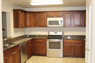 502 Bellevue Ln in Arlington, TX - Building Photo - Building Photo