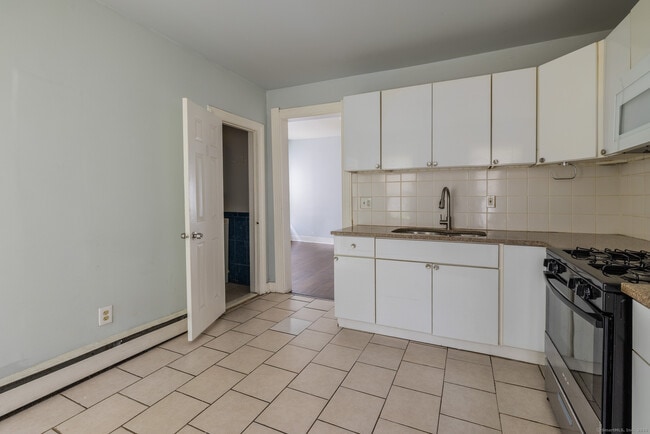 383 Myrtle Ave in Bridgeport, CT - Building Photo - Building Photo
