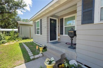 1325 Ray Dr, Unit 103 in Corpus Christi, TX - Building Photo - Building Photo