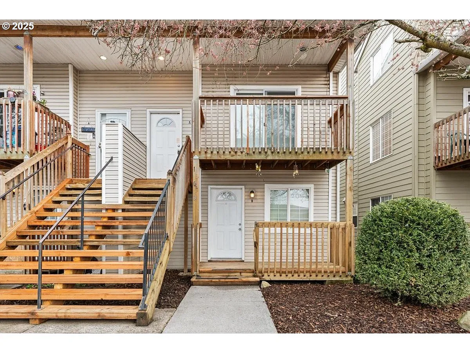 13033 NE Prescott Dr in Portland, OR - Building Photo