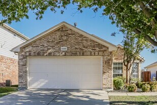 6440 Regina Dr in Fort Worth, TX - Building Photo