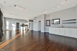 2 S Leavitt St in Chicago, IL - Building Photo - Building Photo