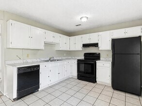 1935 Springlake Ct in Birmingham, AL - Building Photo - Building Photo