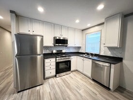 5409 S Deadwood Dr in Portage, MI - Building Photo