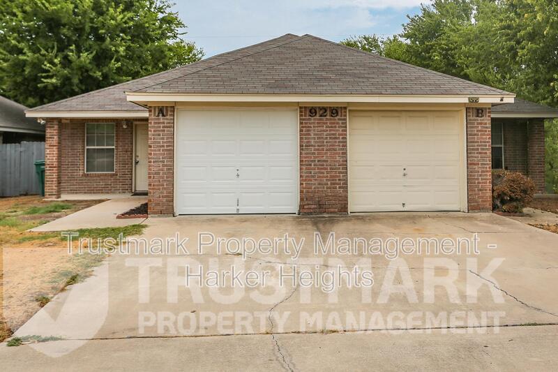 929 Pinewood Dr in Harker Heights, TX - Foto de edificio