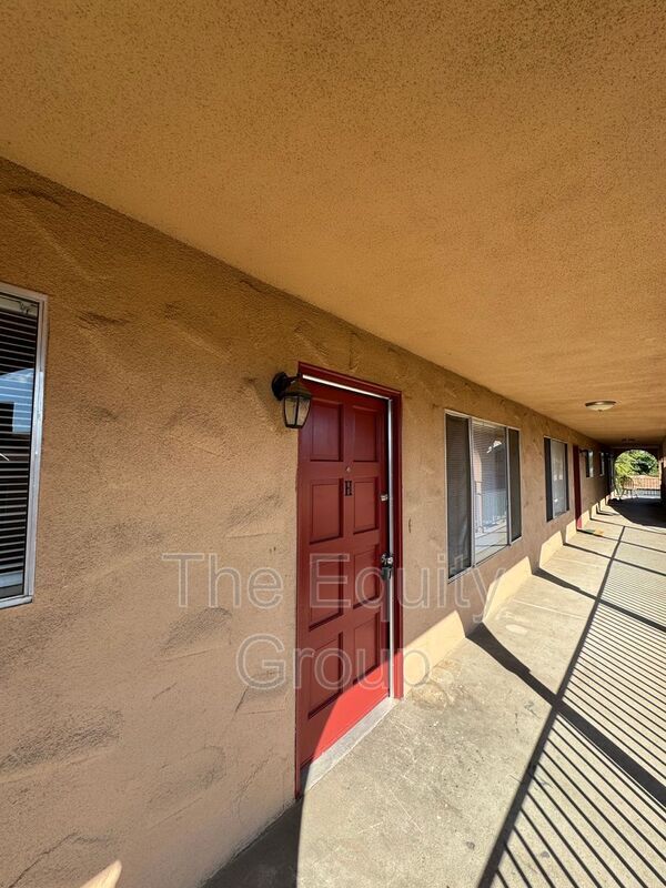 1320 W Vassar Ave in Visalia, CA - Building Photo - Building Photo