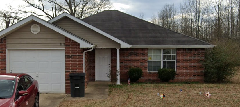 1811 Forest Dr in Clarksville, AR - Building Photo