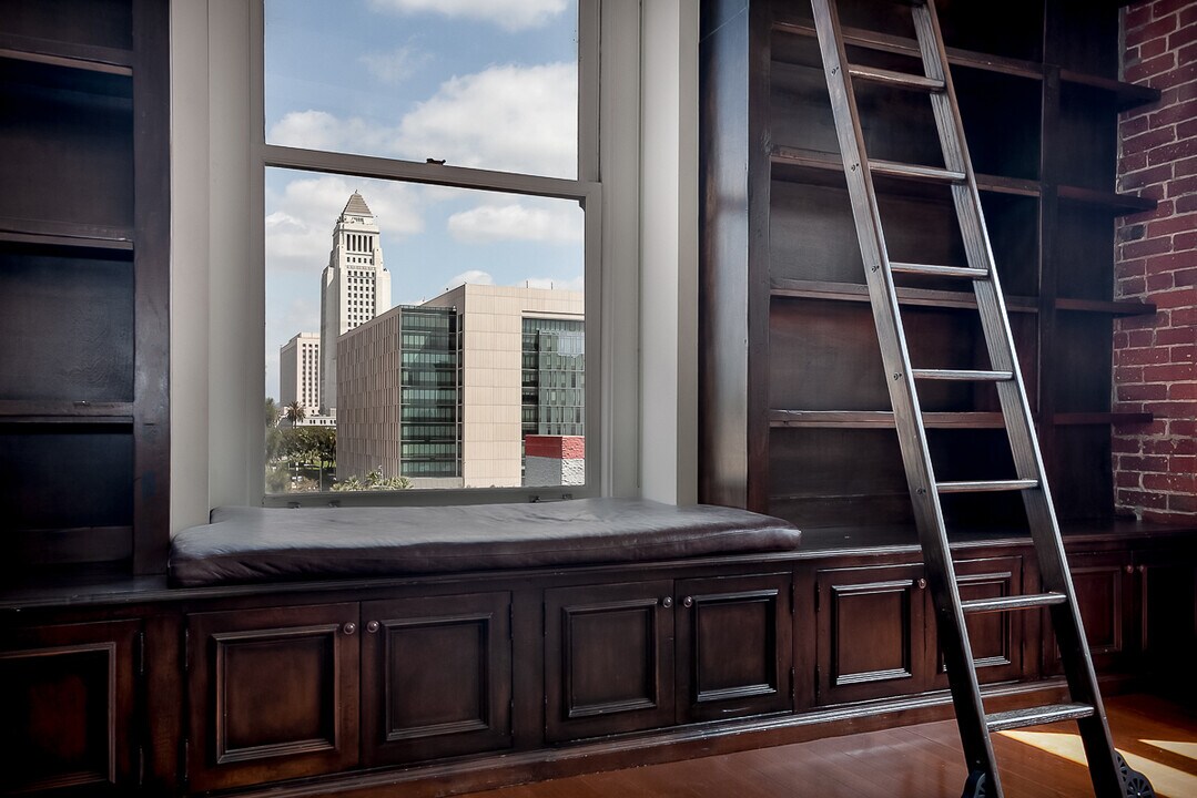 257 S Spring St in Los Angeles, CA - Foto de edificio