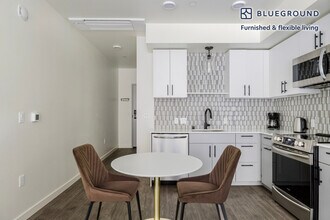 10050 NE 10th St, Unit SI FL5-ID948 in Bellevue, WA - Building Photo - Building Photo