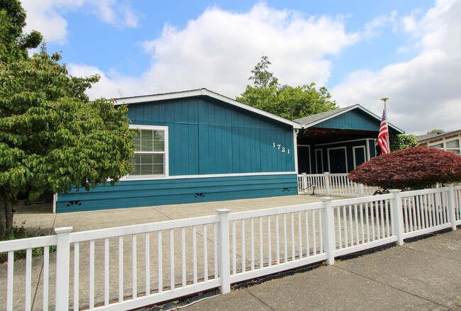 1721 Lambert St NW in Salem, OR - Foto de edificio - Building Photo