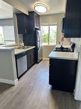 Chateau W6600 Apartment Homes in Van Nuys, CA - Foto de edificio - Building Photo