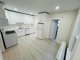 133 Berry Hill Rd, Unit 3 in Oyster Bay, NY - Building Photo