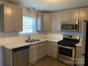 310 Hillcrest Dr in Huntersville, NC - Building Photo - Building Photo