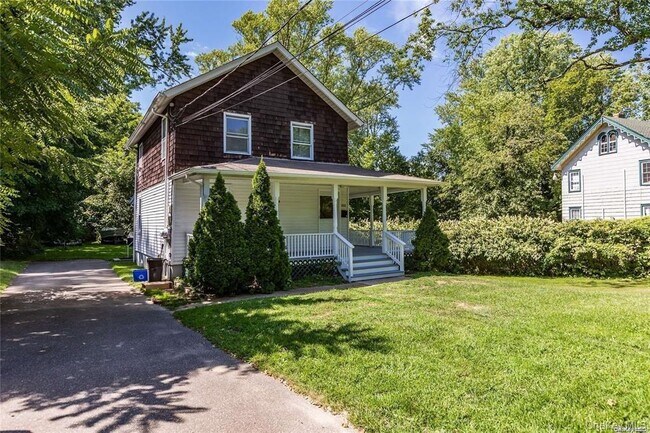 192 Woodhull Rd in Huntington, NY - Building Photo - Building Photo