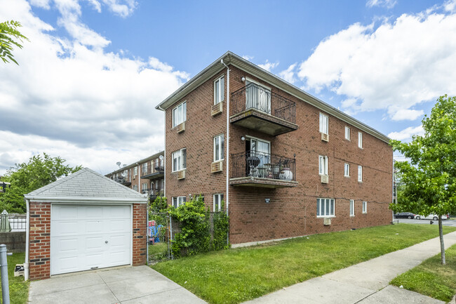 7903 Seaview Ave in Brooklyn, NY - Foto de edificio - Building Photo
