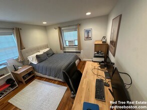 67 Wyman St, Unit 2 in Waban, MA - Foto de edificio - Building Photo