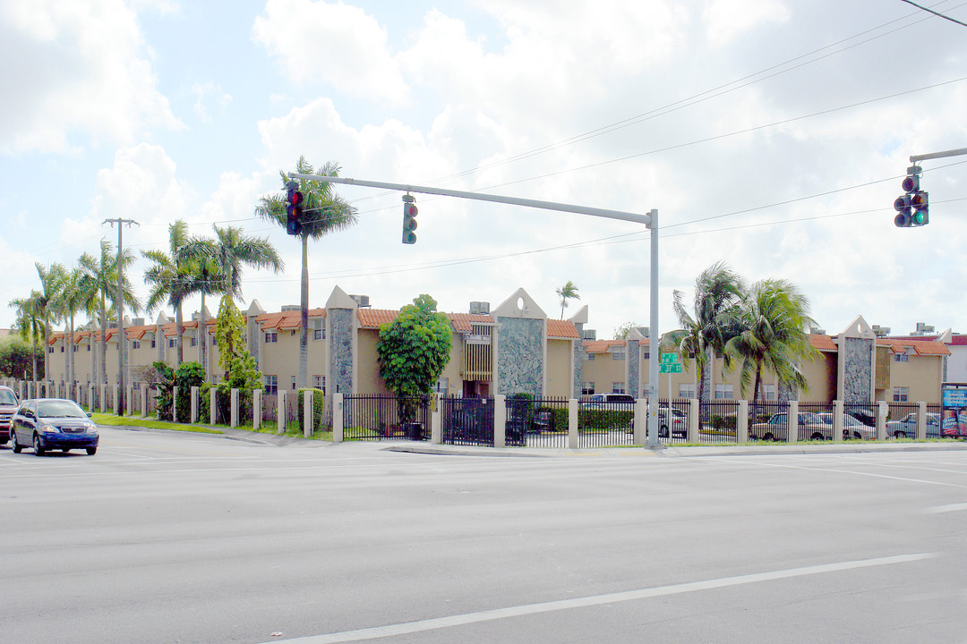 Blackstone Apartments in Hialeah, FL - Building Photo