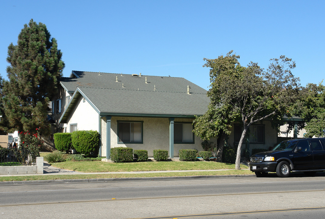 1231 W 7th St in Oxnard, CA - Building Photo