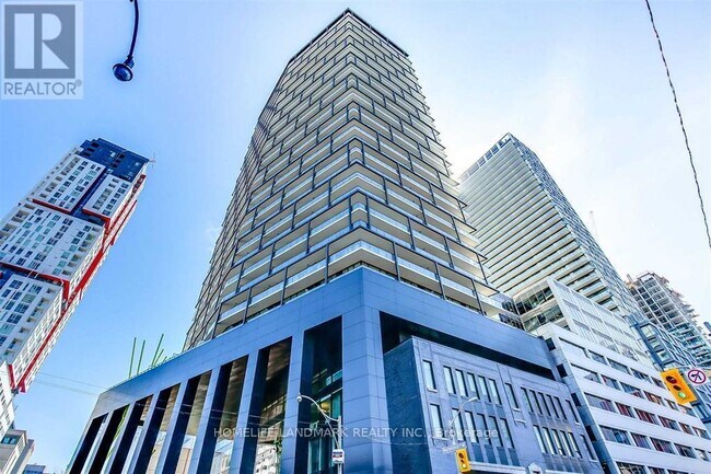 125-2125 Peter St in Toronto, ON - Building Photo - Building Photo