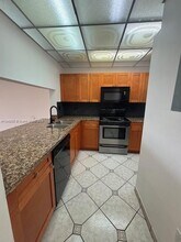 10255 NW 9th St Cir in Doral, FL - Building Photo - Building Photo