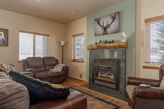910 Powder Valley Ln in Driggs, ID - Building Photo - Building Photo