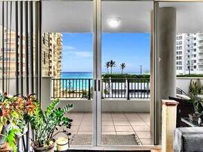 6422 Collins Ave in Miami Beach, FL - Building Photo - Building Photo
