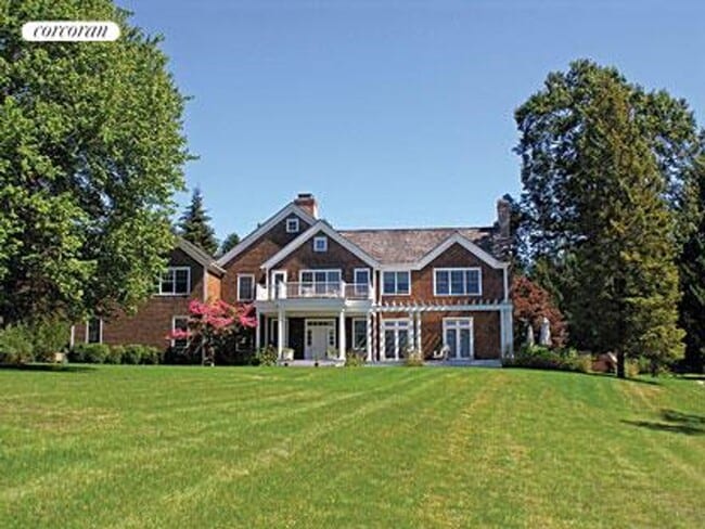 property at 6 Cobbetts Ln