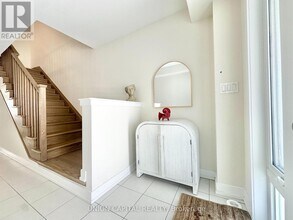 136 Credit Ln in Richmond Hill, ON - Building Photo - Building Photo