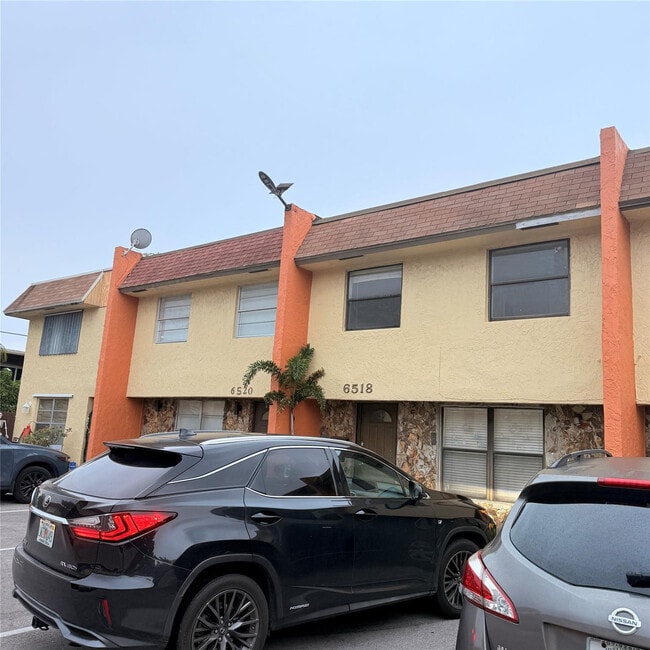 6518 SW 41st St in Davie, FL - Building Photo - Building Photo