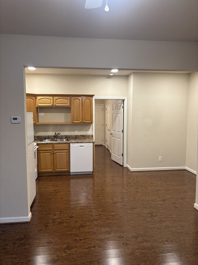 136 E Center Town Dr, Unit 136 in Crossville, TN - Foto de edificio - Building Photo