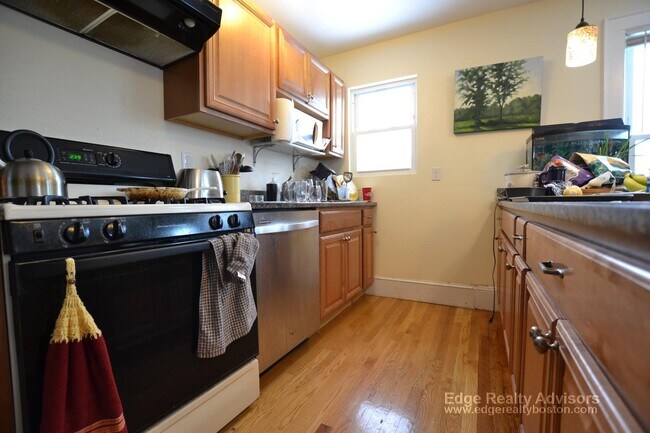 7 Donnybrook Rd, Unit 2 in Boston, MA - Foto de edificio - Building Photo