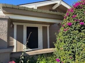 3811 E 10th St in Long Beach, CA - Building Photo - Building Photo