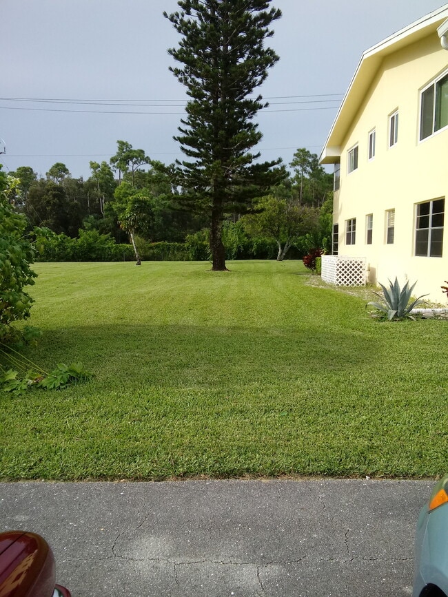 111 Sussex F, Unit 111 in West Palm Beach, FL - Building Photo - Building Photo