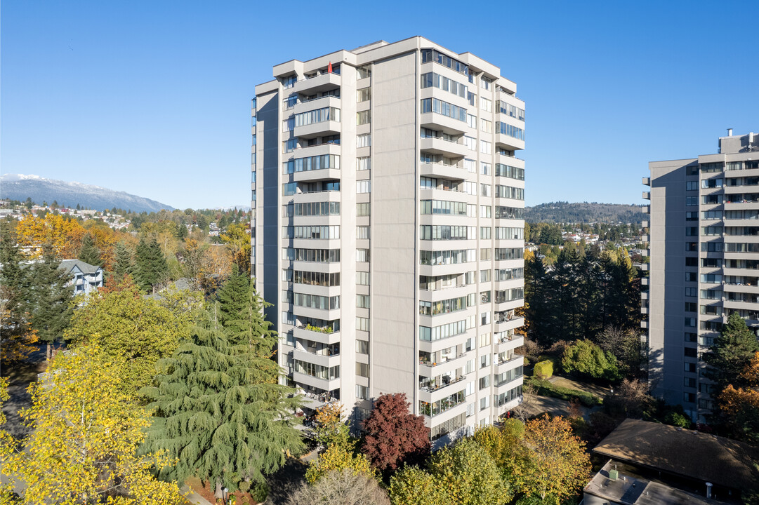 Vantage Point in Burnaby, BC - Building Photo